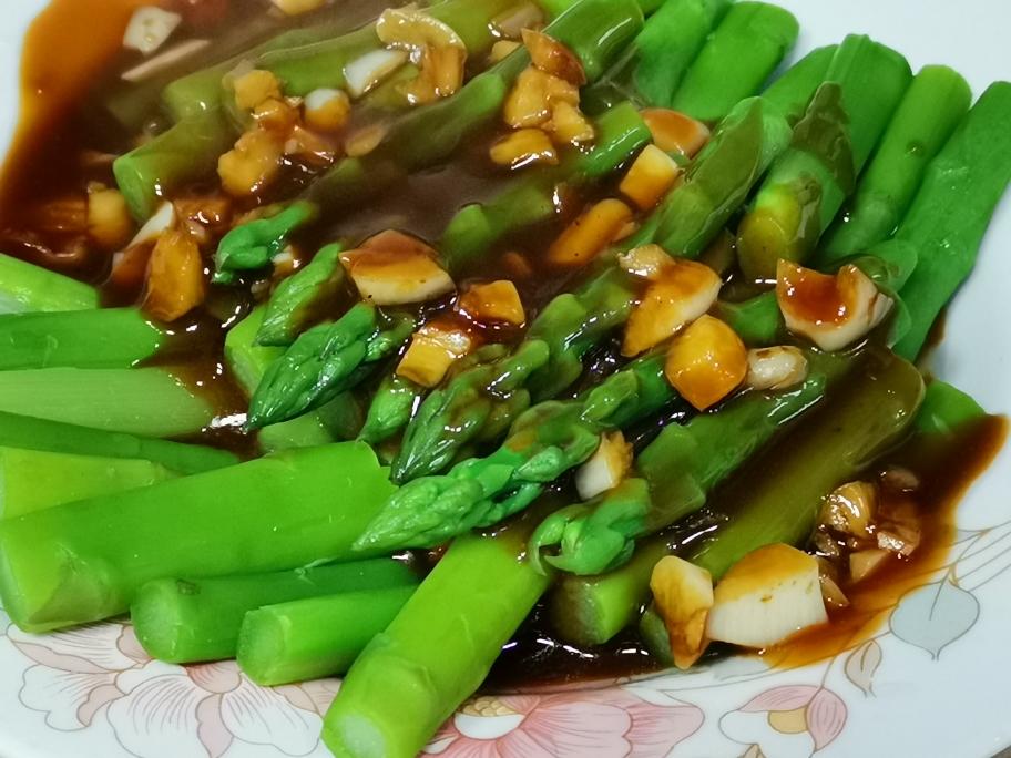 清淡芦笋 重口汁的做法