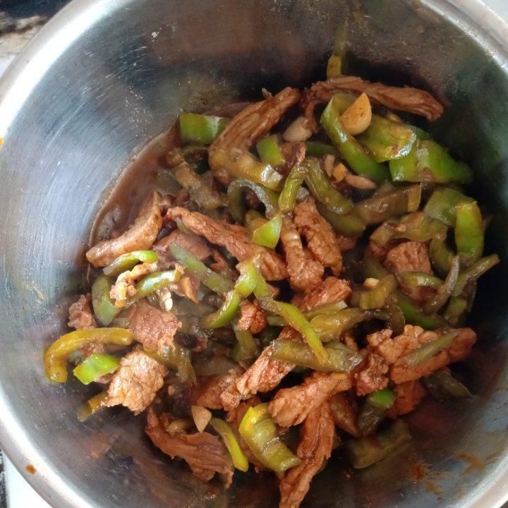 巨下饭的尖椒肉丝好吃得一碗接一碗
