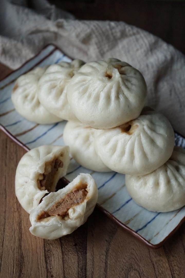 松软多汁的肉包子