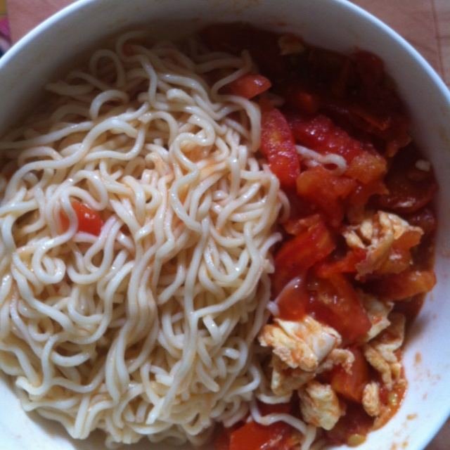 西红柿鸡蛋拌意面