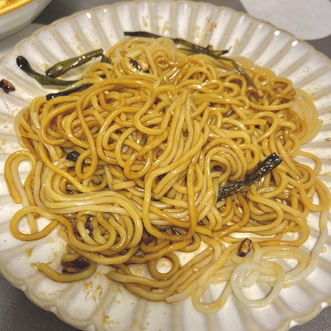 10分钟搞定的一碗葱油拌面