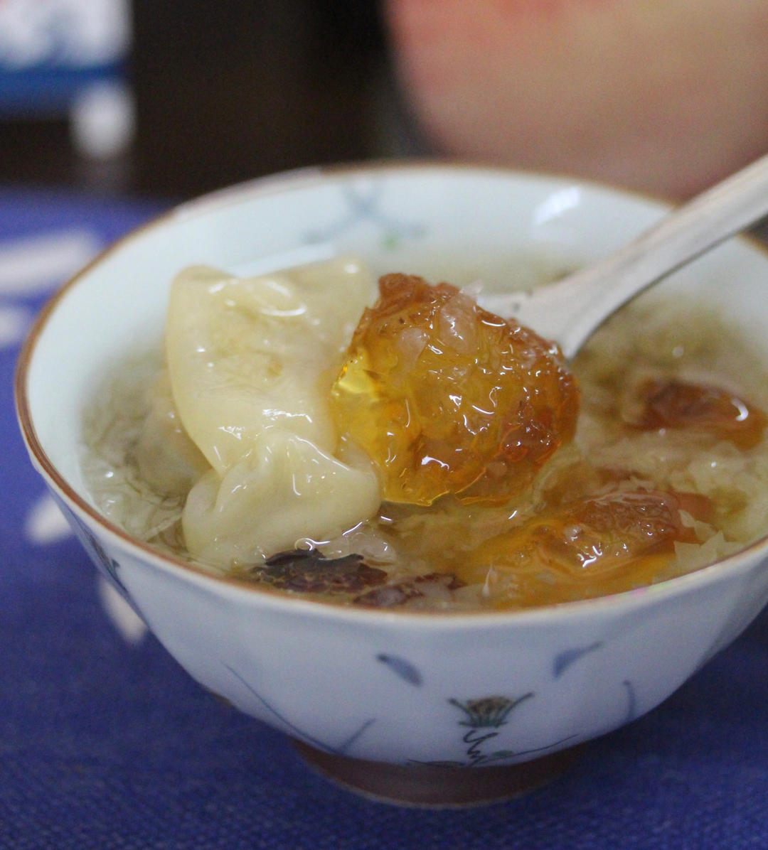 花胶桃胶皂角米雪燕糖水