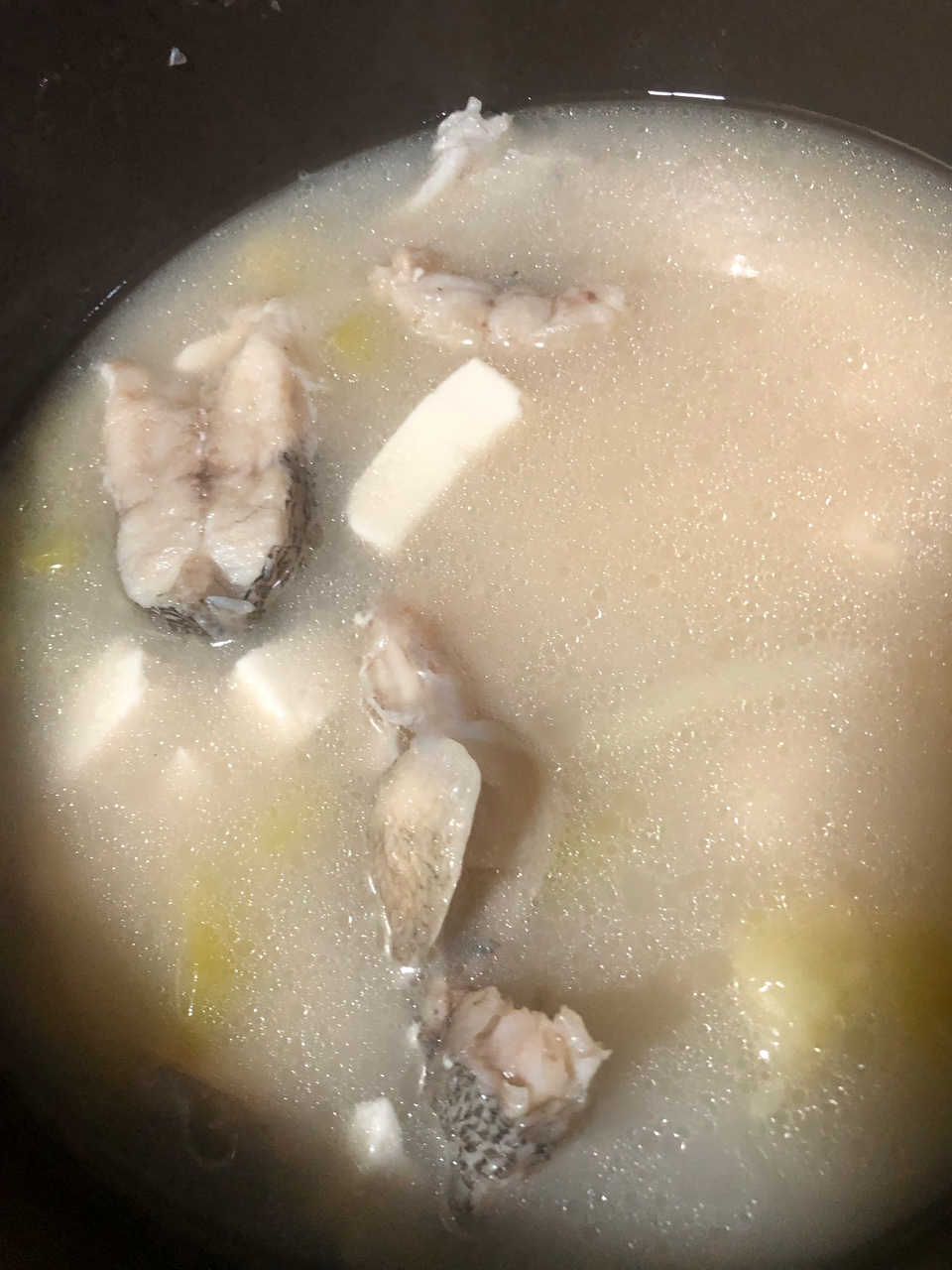 鲜美鲈鱼豆腐汤