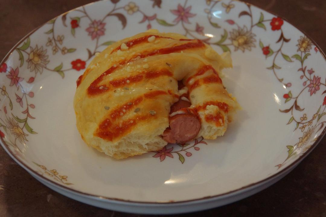 脆皮肠仔餐包