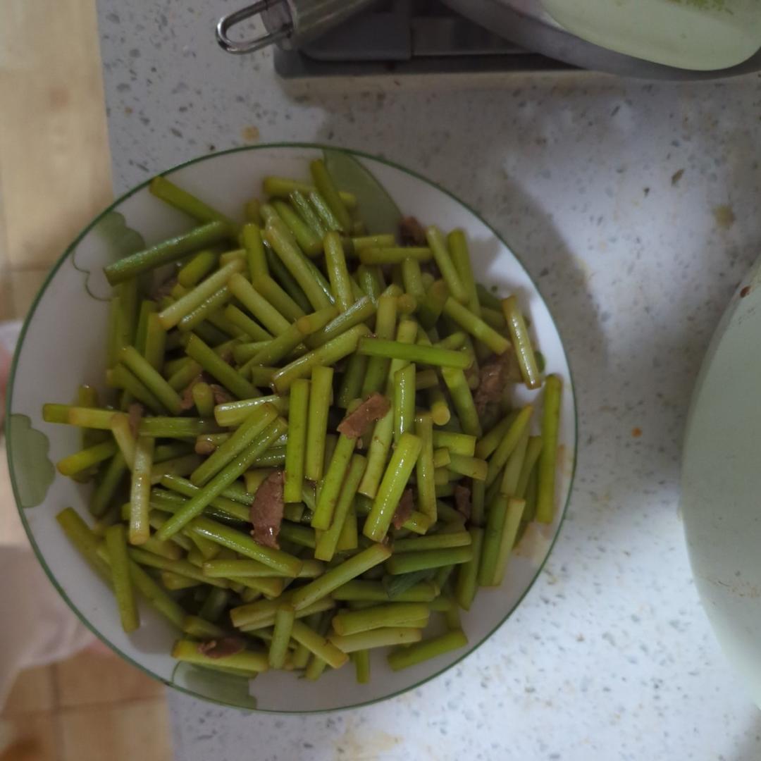 蒜苔炒肉末，三碗米饭都不够吃