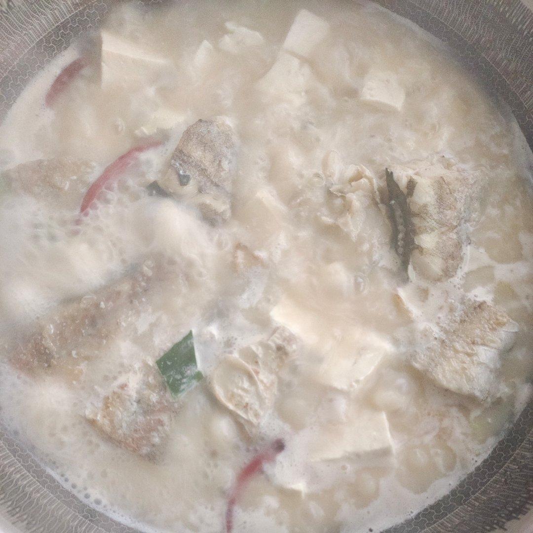 鳕鱼炖豆腐