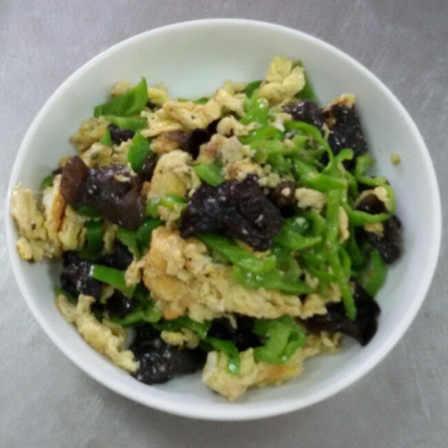 青椒丝木耳炒鸡蛋