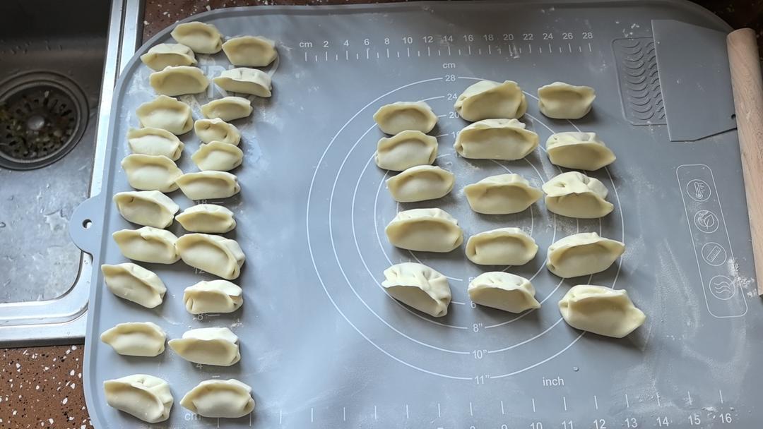 手工揉面三分钟，又韧又薄又好包的饺子皮