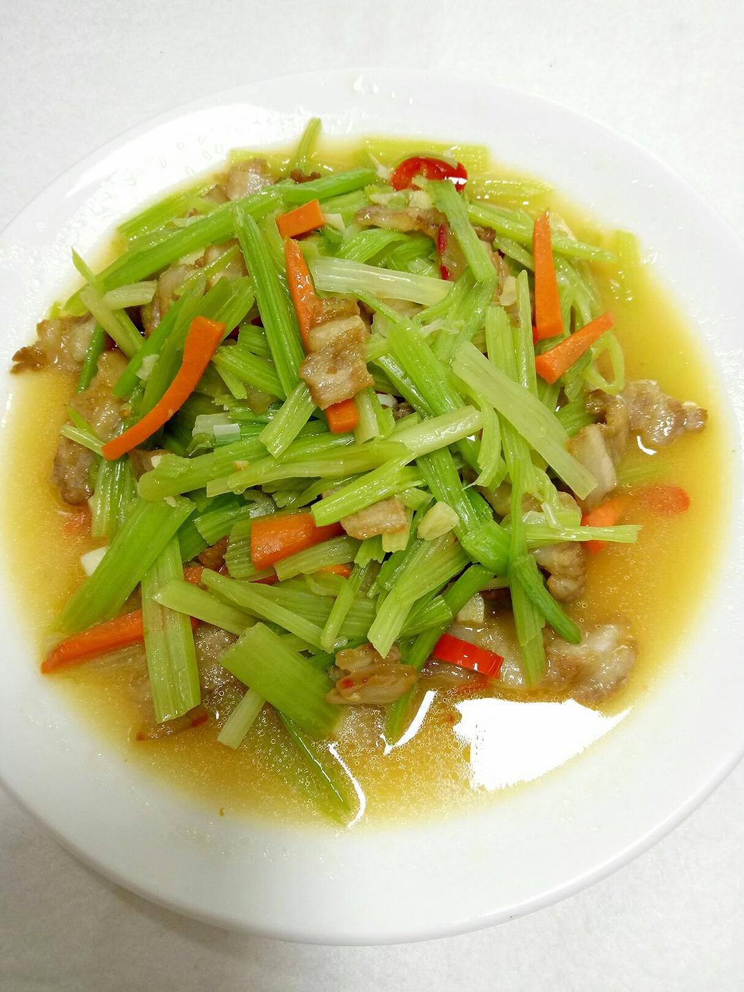 芹菜炒肉