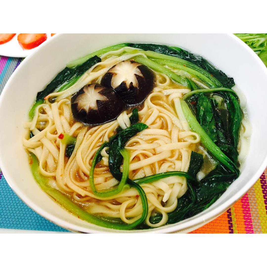 小英子li做的青菜香菇面
