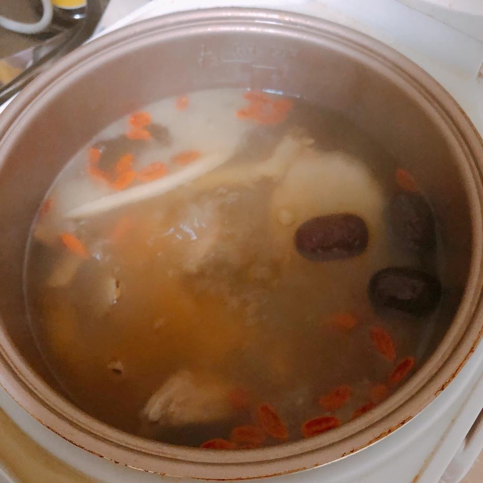 淮山.薏米.芡实.排骨汤