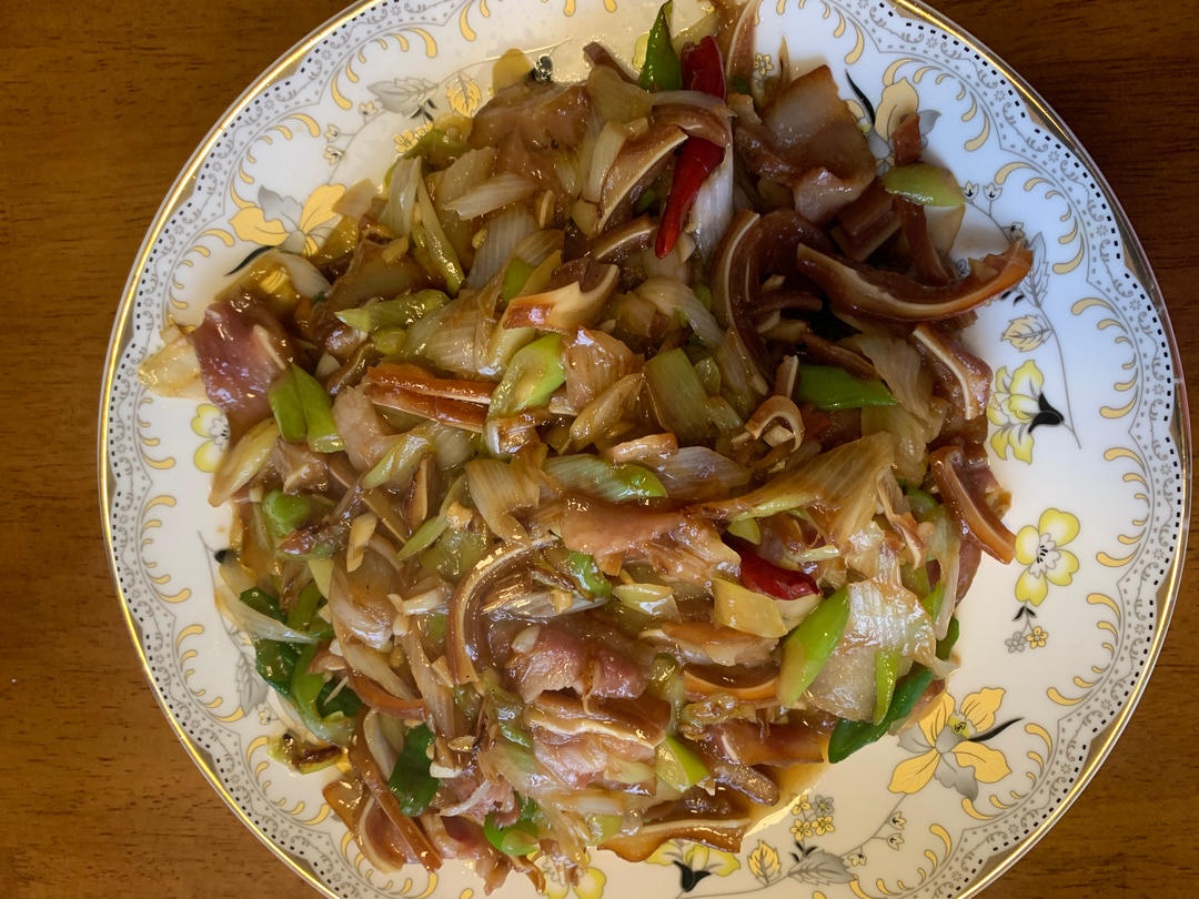 大葱炒猪耳朵