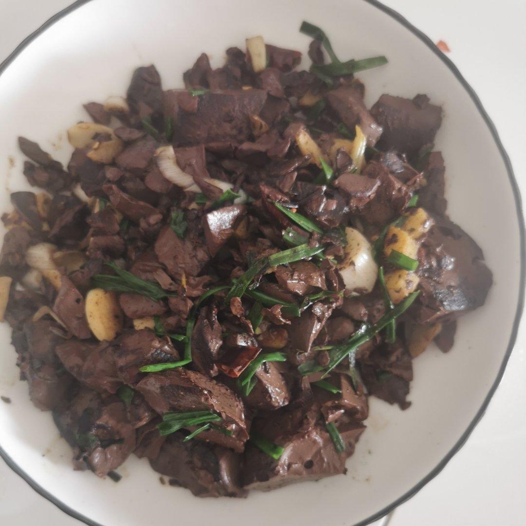 大蒜炒血豆腐