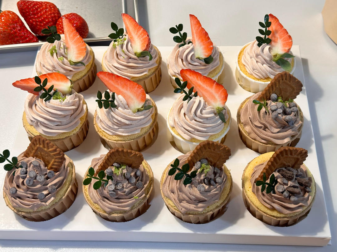 不塌陷不开裂不缩腰杯子蛋糕分享