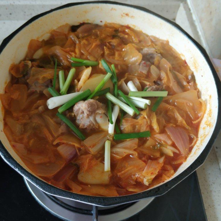 北鼎铸铁锅食谱｜泡菜猪骨锅
