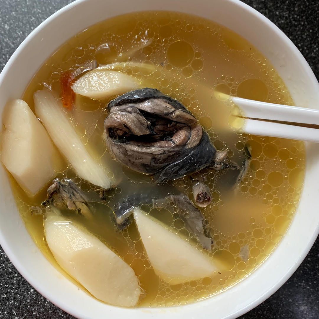 枸杞红枣乌鸡汤