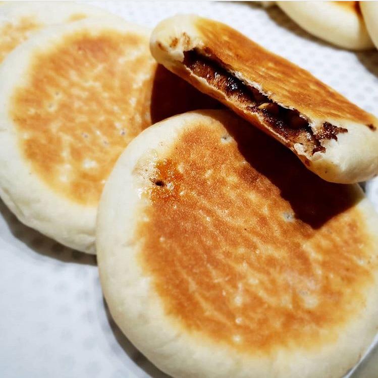 小粉丝做的红糖麻酱饼