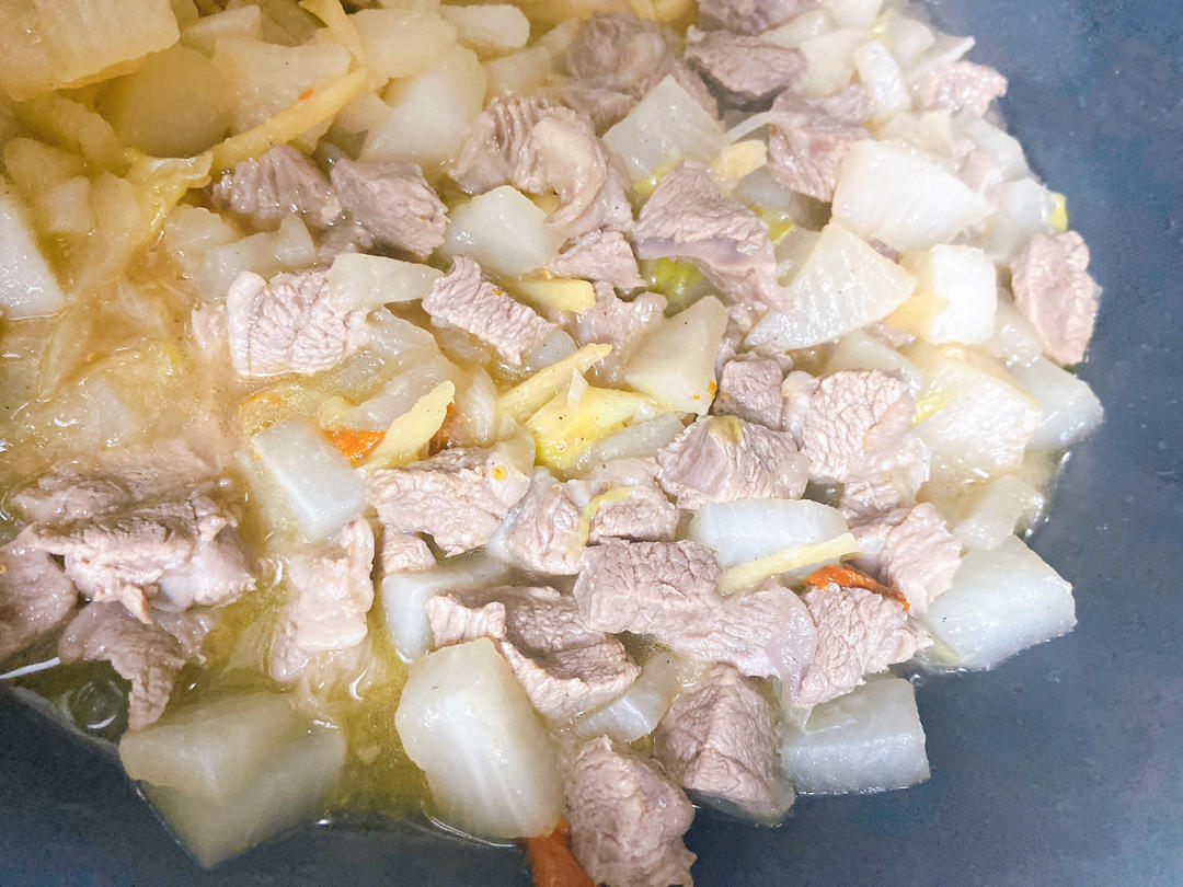 冬季暖锅，没有比萝卜炖羊肉更滋补的了