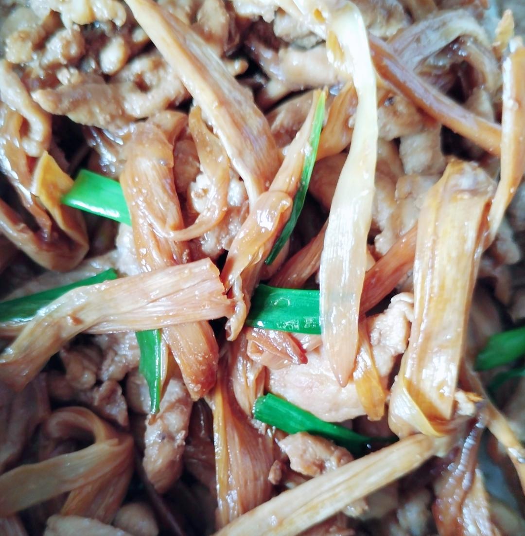 黄花菜炒肉