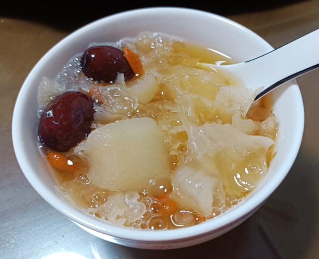 银耳雪梨汤的做法