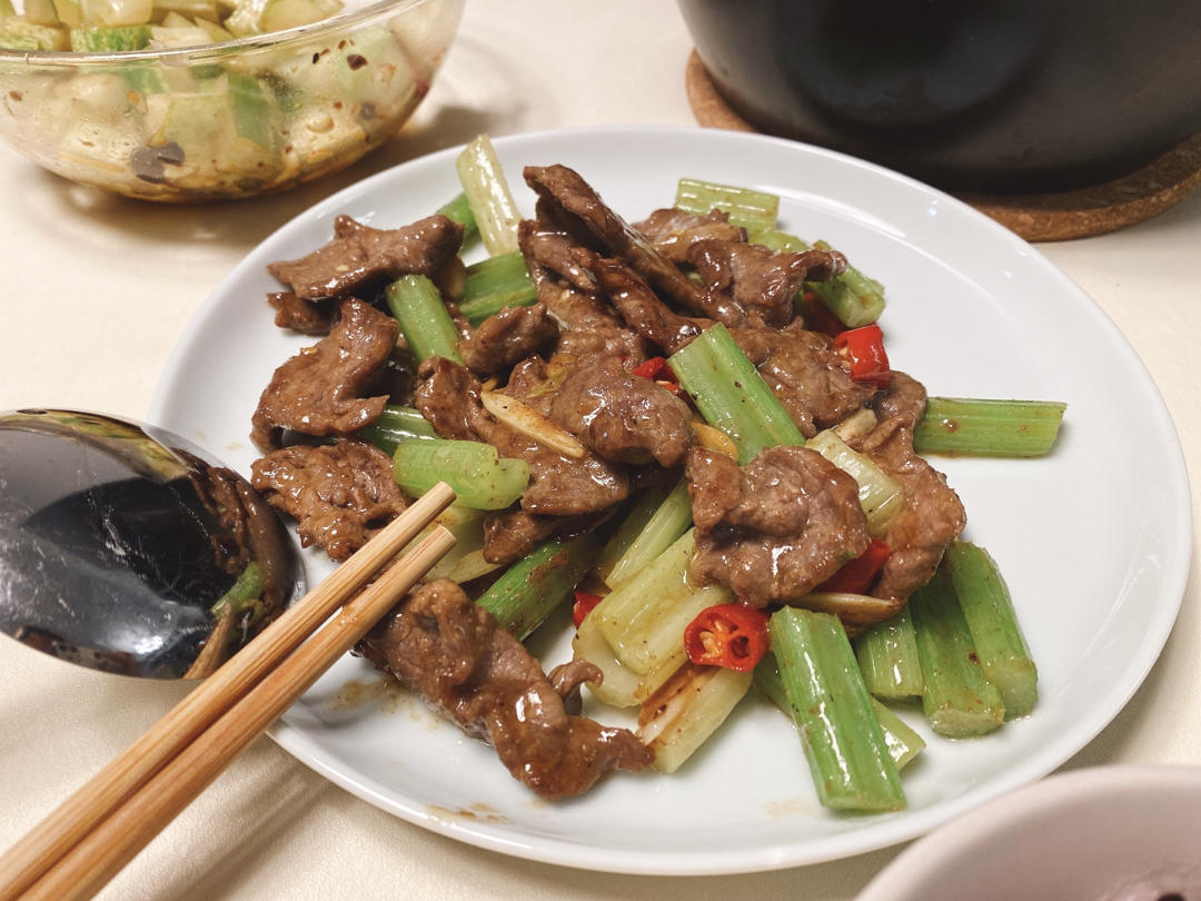 很嫩的小炒芹菜黄牛肉