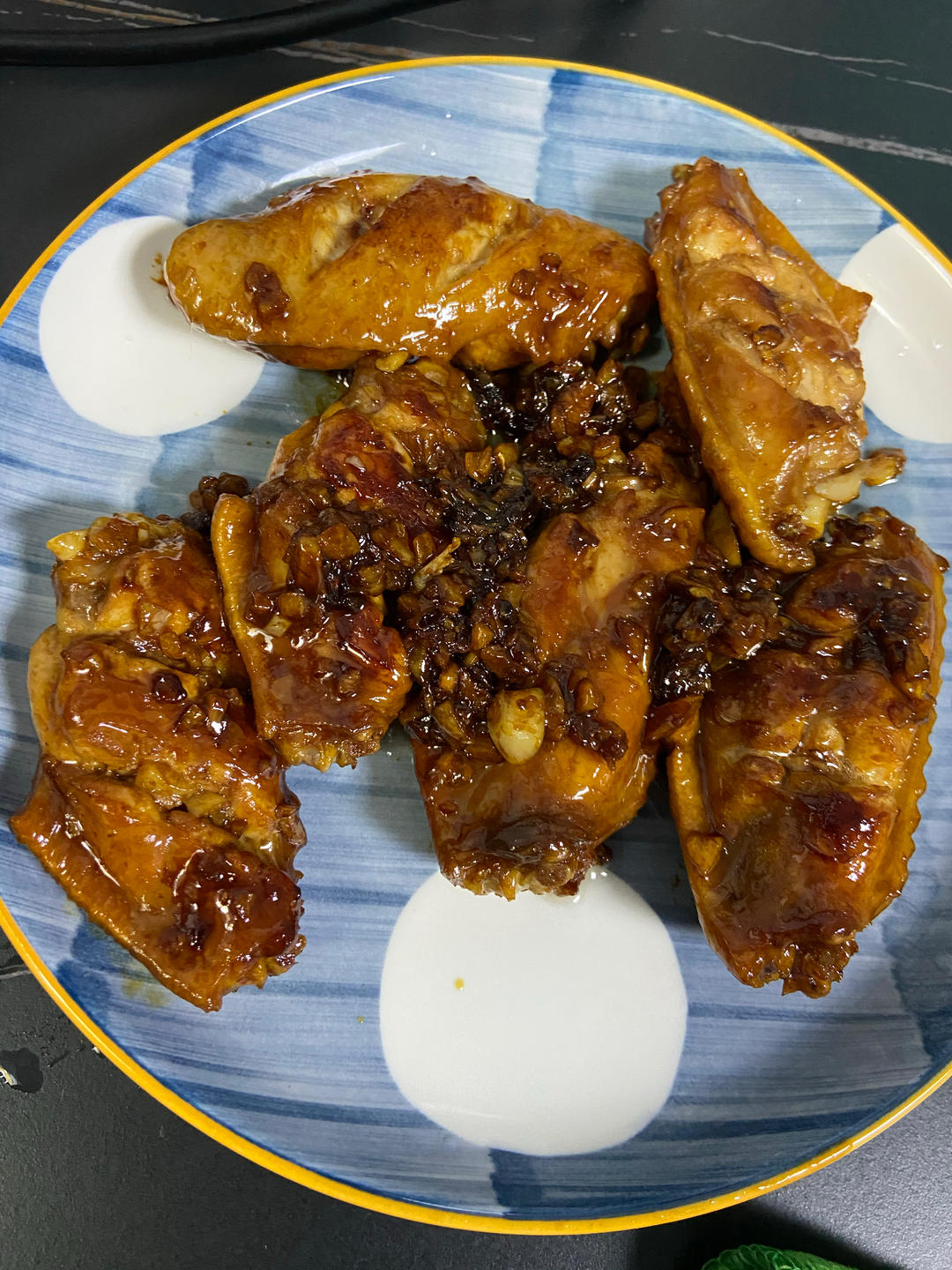 不要再可乐鸡翅了，求求你试试蒜香鸡翅吧，香味捅破天花板！
