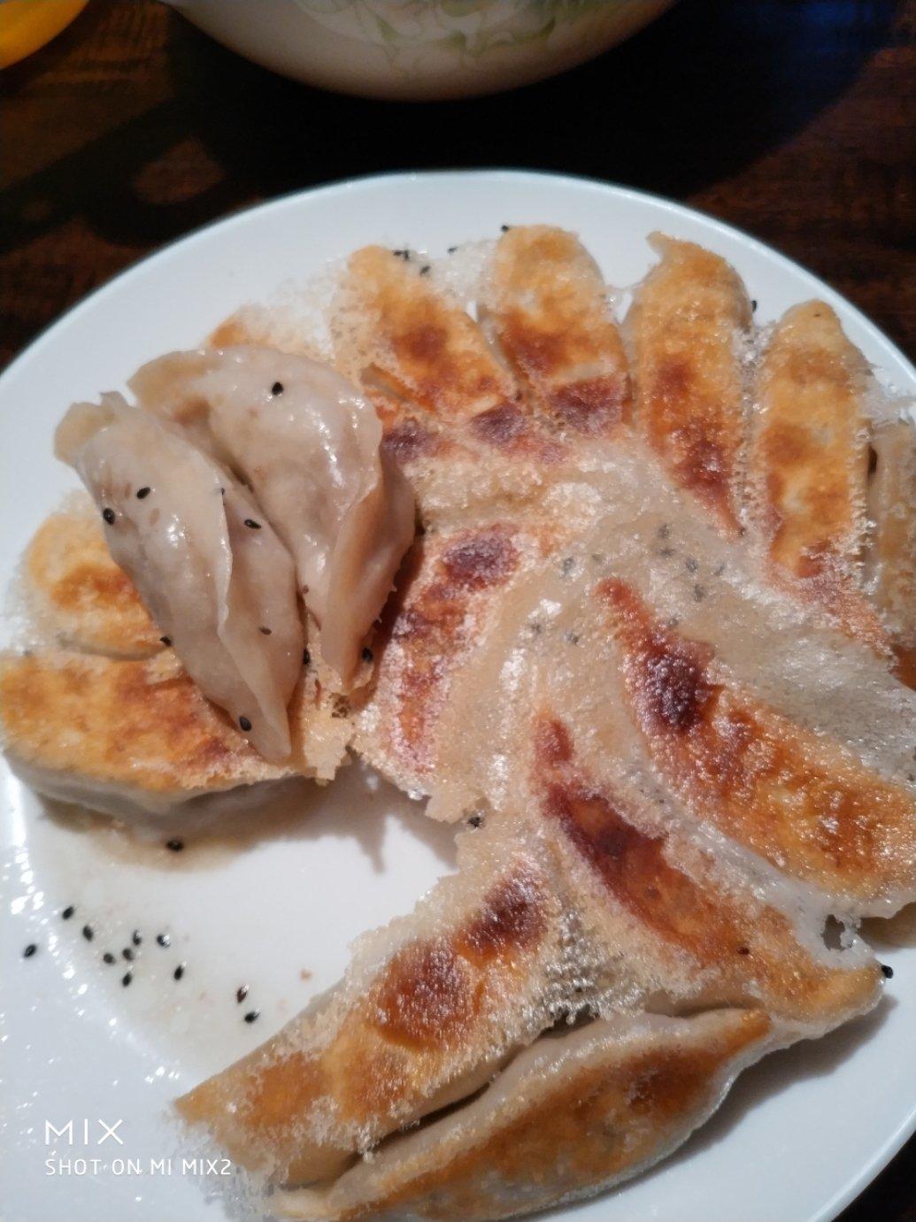 黑椒牛肉锅贴