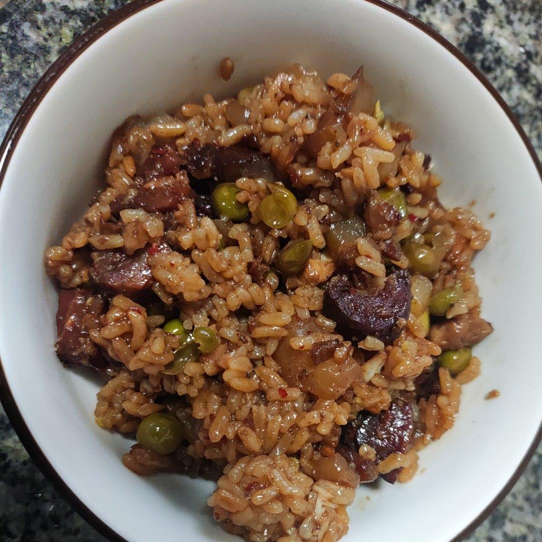 腊肉香肠青豆焖饭