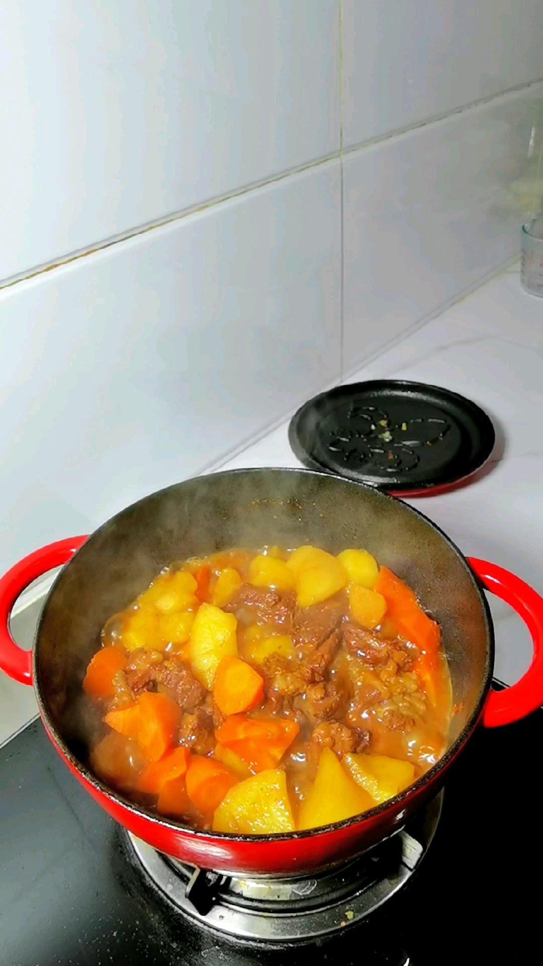 红烧牛肉炖土豆