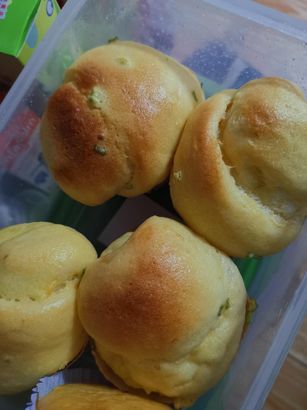 外酥内软‼️满满的肉松❗️香葱墨西哥肉松小吐司