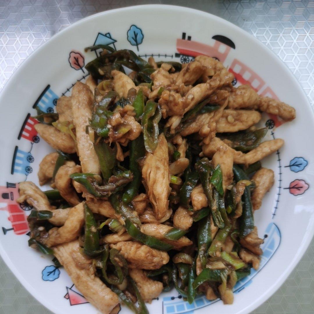 巨好吃的青椒炒鸡胸肉丝，超下饭