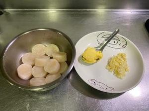 奶油蒜香煎干貝的做法 步骤1