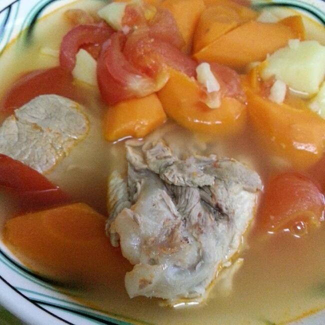 番茄薯仔红萝卜煲猪展肉的做法