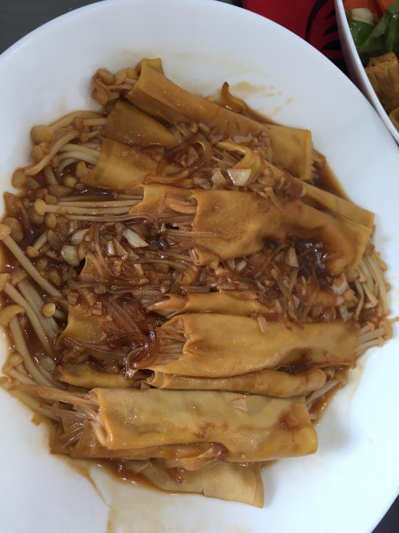 金针菇豆皮卷