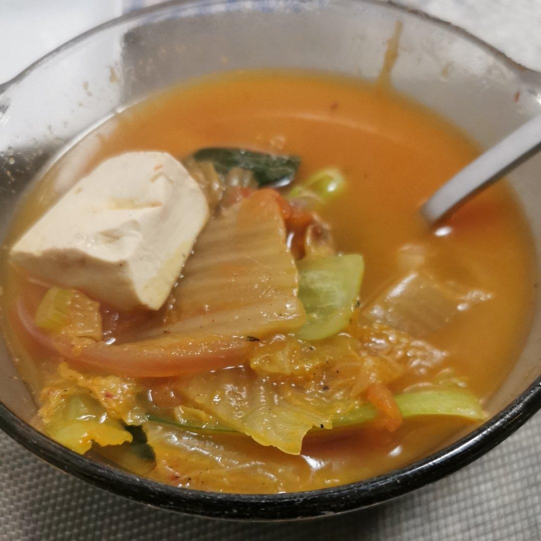 西红柿辣白菜牛肉汤