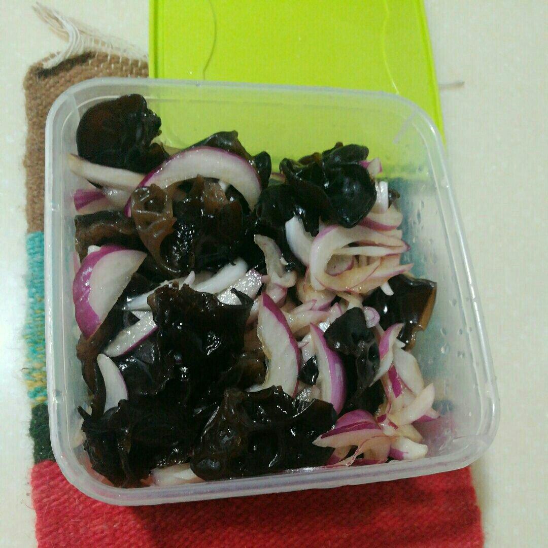 凉拌洋葱木耳