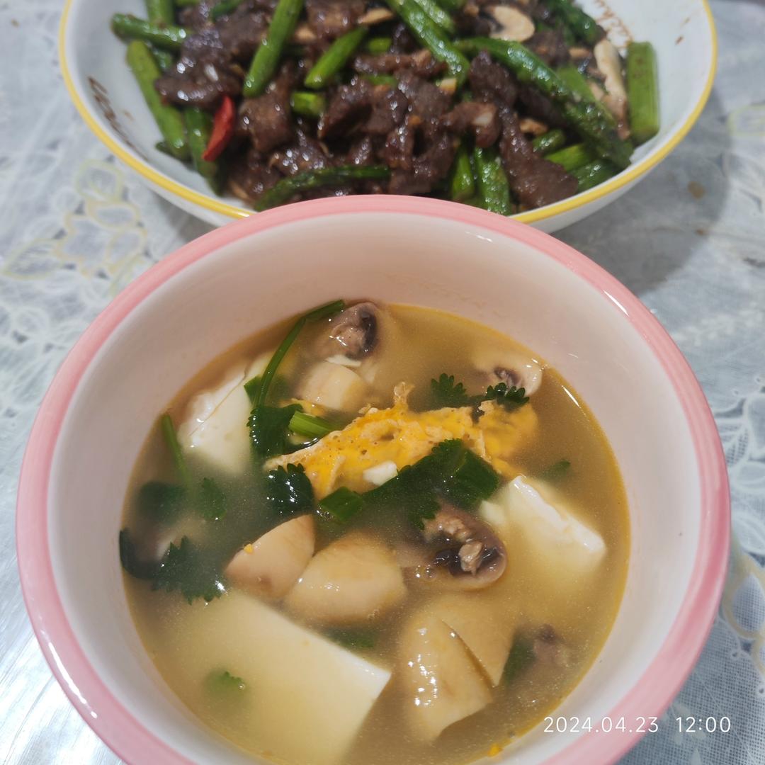 口蘑鸡蛋豆腐汤