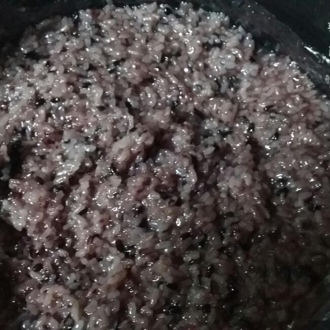 清香黑米豆沙凉糕的做法 步骤1