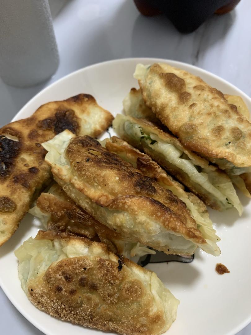 不用揉面的韭菜盒子（馅大皮薄！吃两张就饱！）
