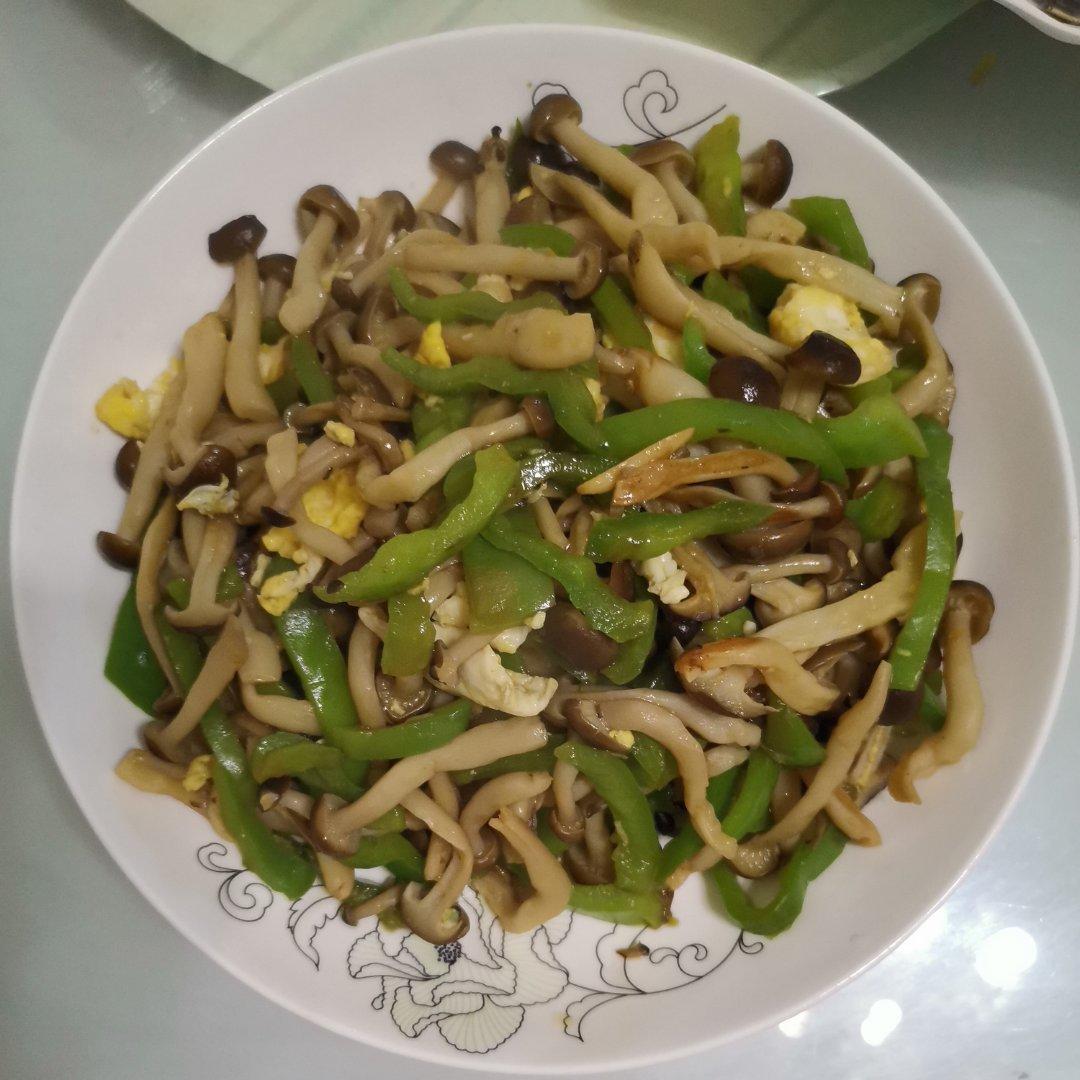 蟹味菇滑蛋柿子椒（十分钟快手菜）