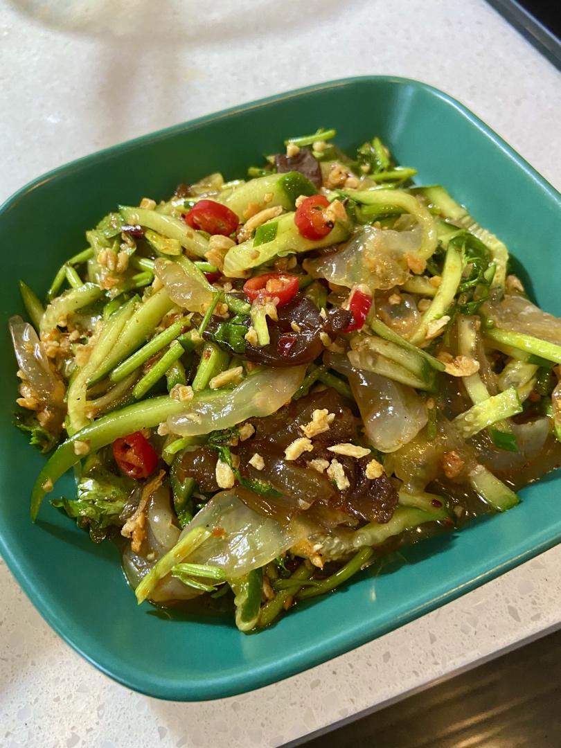 小鱼爱虾米做的黄瓜拌海蜇头