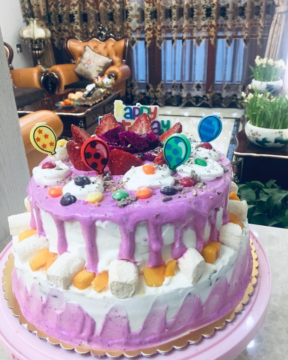 双层生日蛋糕