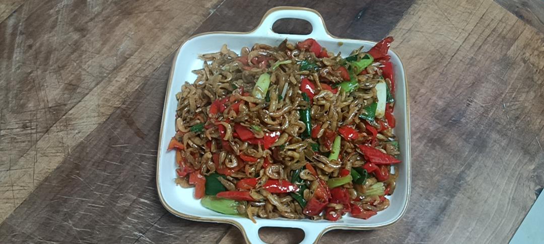 青辣椒炒小河虾干（卷煎饼不要太好吃😋）