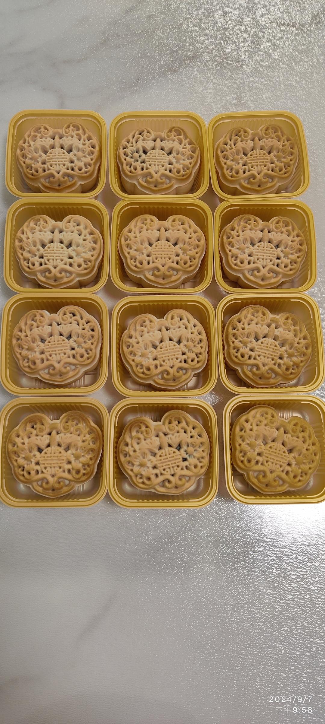 广式豆沙蛋黄月饼（步骤超详细，新手适用）
