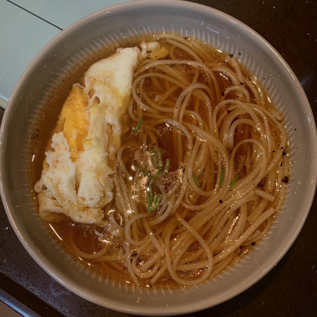奶奶家的葱花鸡蛋面🍜可早餐可宵夜，香喷喷的童年回忆，最朴实的味道