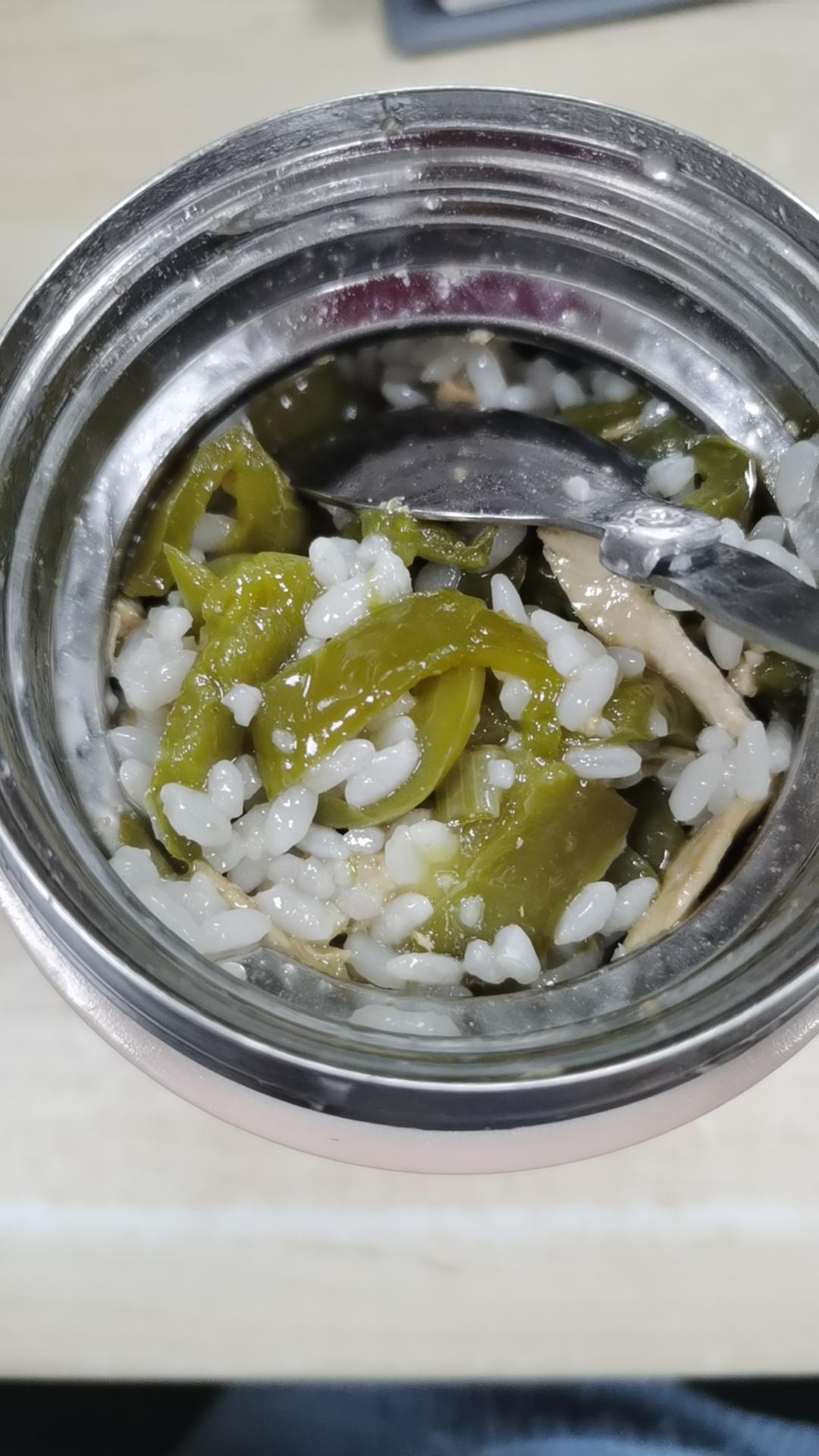 巨好吃的青椒炒鸡胸肉丝，超下饭
