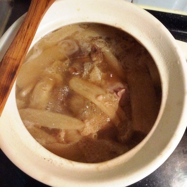 松茸排骨菌菇汤