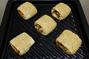 火腿辣松烤饼--松下NN-DS1200组合式蒸汽烘烤微波炉版的做法 步骤11