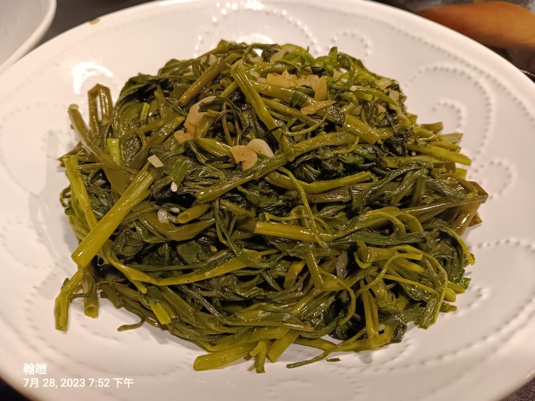 别再做一成不变的空心菜了，教你一招变好吃｜蒜蓉空心菜