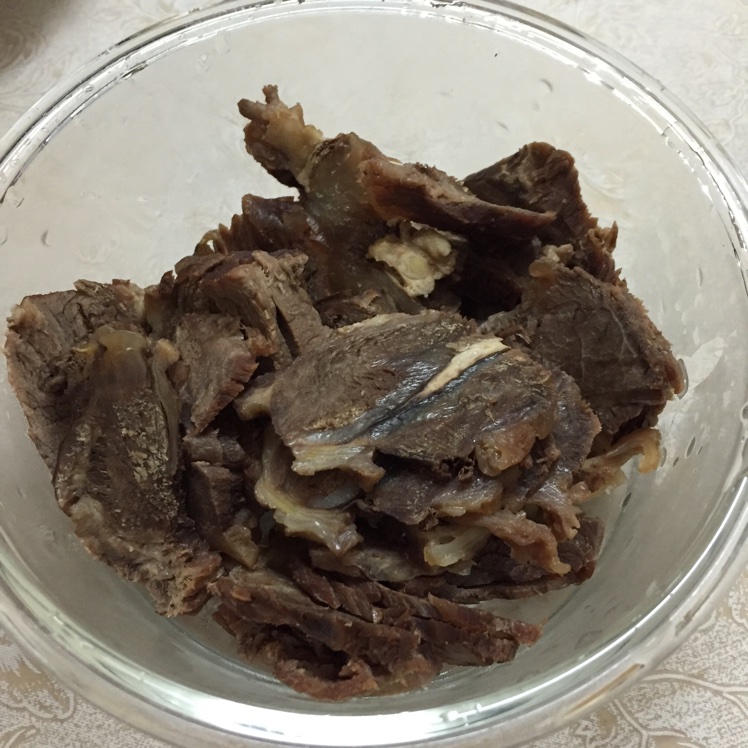 高压锅版白切牛肉（附超级香的蘸酱做法）